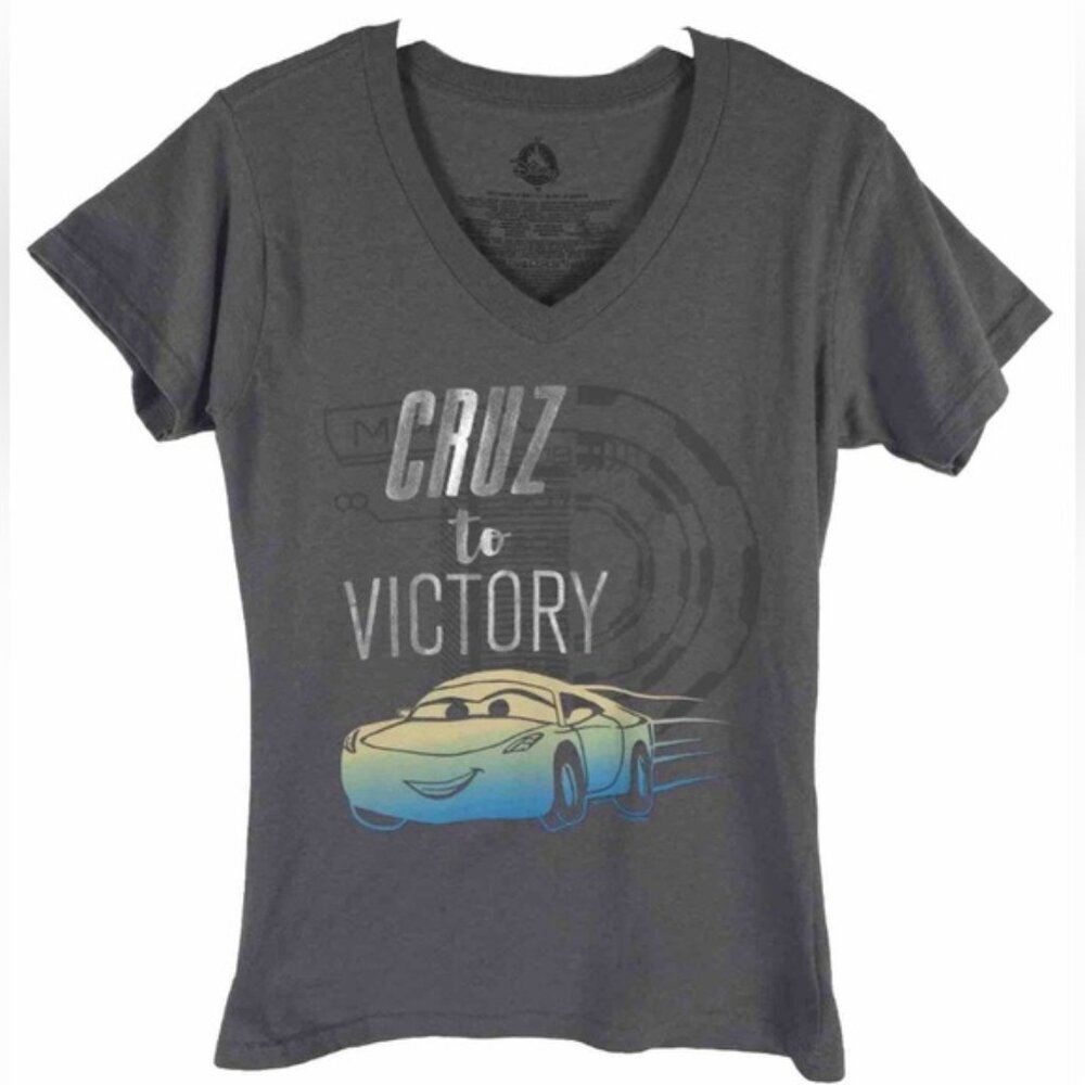 DISNEY CARS CRUZ to VCTORY V neck Short Sleeve T Shirt ORGANIC COTTON BLEND Sz M